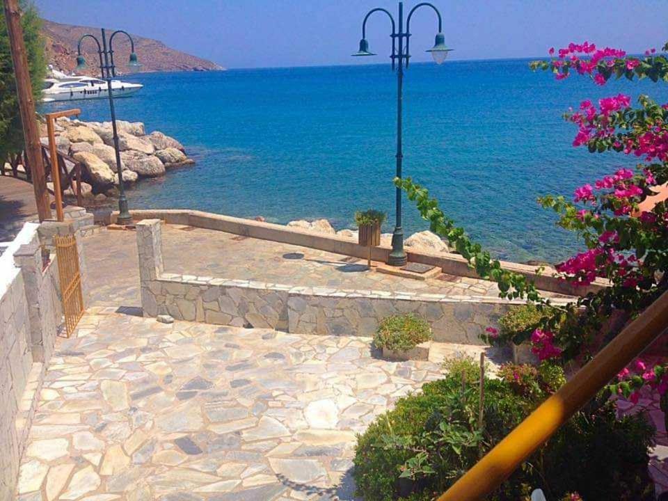 Spiros Apartments Ливадия Экстерьер фото