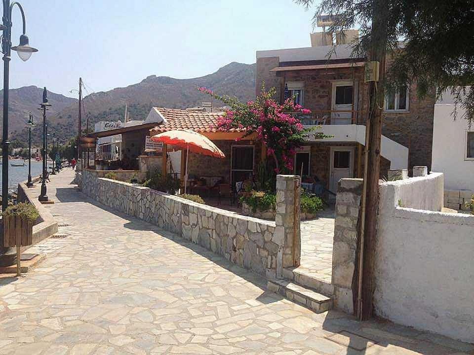 Spiros Apartments Ливадия Экстерьер фото