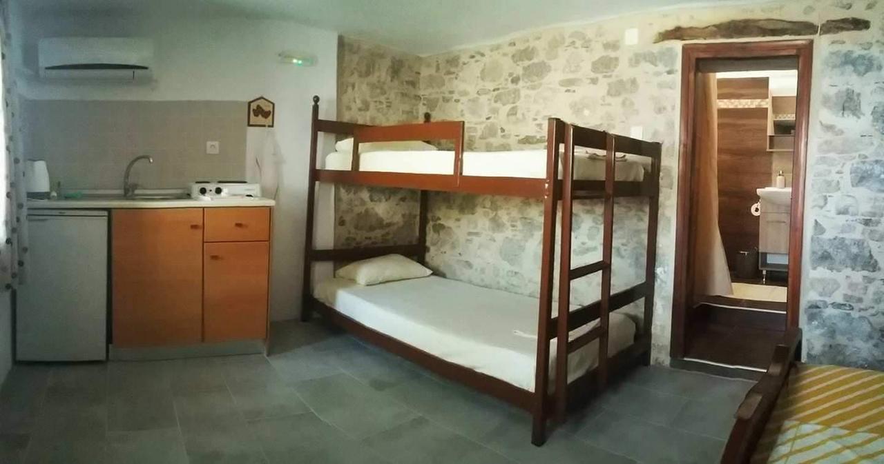 Spiros Apartments Ливадия Экстерьер фото