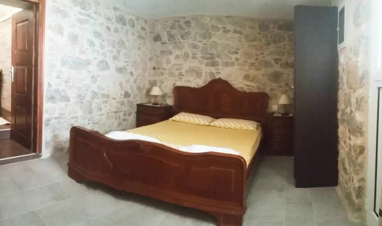 Spiros Apartments Ливадия Экстерьер фото